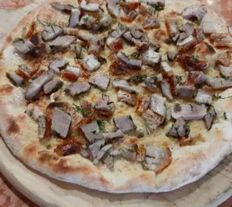 Pizza aus dem Holzofen