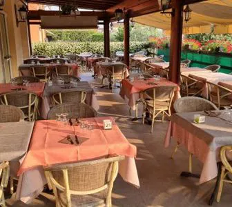 Restaurant-Außentische in San Pietro in Cariano